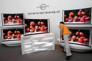 Samsung dă startul vânzărilor de televizoare OLED cu ecran curbat. Cât costă noile modele 