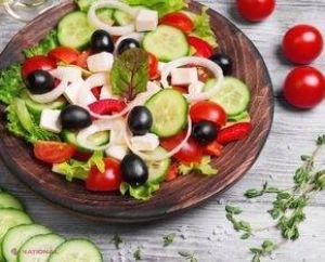 Ingrediente care NU trebuie adăugate în salate dacă vrei să slăbeşti