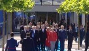 VIDEO // Cum l-a ignorat Macron în mod deliberat pe Trump la summitul NATO
