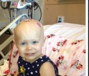 FOTO // Mesajul EMOȚIONANT scris de o copilă bolnavă de cancer pe geamul salonului în care este tratată