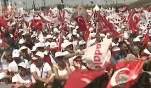 VIDEO // Marş pentru Justiţie la Istanbul: Zeci de mii de turci îi cer lui Erdogan să respecte democraţia 