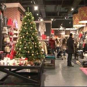 Magazinele te PĂCĂLESC să cumperi mai mult de sărbători. Vezi aici cum!  