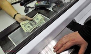 Cursul dolarului a sărit peste 13 lei!