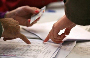 Procurorii au demonstrat că trei persoane ar fi CORUPT alegătorii în timpul campaniei electorale: Până la 1 000 de lei pentru un VOT!