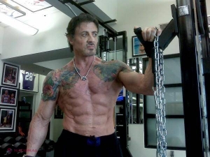 Uite cum arată soţia şi fiicele lui Stallone în costum de baie