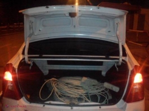 Cu TAXIUL la FURAT: Au fost prinşi când încărcau INSTRUMENTE de pe un şantier de construcţie din capitală