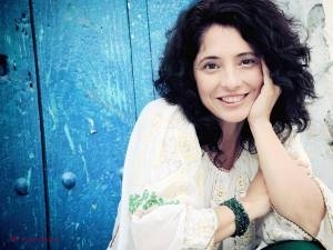 O suceveancă a „adoptat” șase copii și pe mama lor, aflați la limita maximă a sărăciei