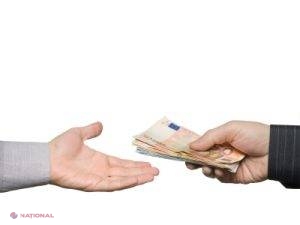 Falsifica dispoziții de plată și lua împrumuturi