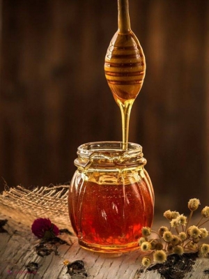 UTIL // Cum scapi de pielea uscată cu ajutorul mierii