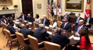 Autorităţile americane SUSPENDĂ aplicarea decretului lui Trump cu privire la refugiaţi şi musulmani