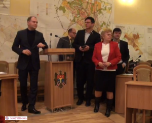 Scandal la ședința CMC! Socialiștii au blocat tribuna