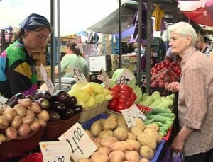 Deflație în august datorită ieftinirii prețurilor la legume și fructe