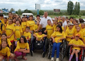 Peste 80 de copii din internate au plecat în tabără în Elveția