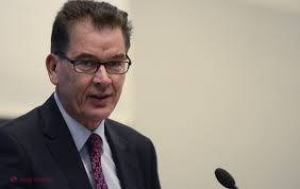 FOTO Ministru din Germania, cu burghiul în mână și cască de protecție pe cap în R. Moldova 