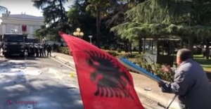 VIDEO // NEBUNIE în BALCANI. Proteste VIOLENTE în TREI ţări!