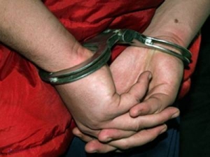 Un procuror și un polițist, prinși cu mită azi-dimineață