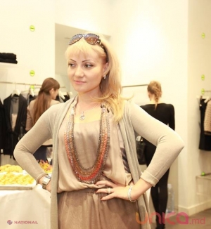 Află masca care o menține frumoasă pe Adriana Ochișanu
