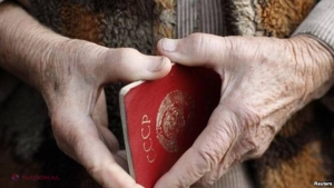 Peste zece mii de moldoveni mai au pașapoarte sovietice. Cum își ridică pensiile?