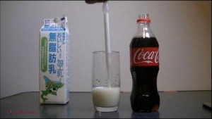 Ce se ÎNTÂMPLĂ când adaugi LAPTE într-o sticlă de COLA