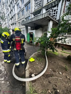 Încă un incendiu într-un bloc de locuit din Chișinău: Cinci persoane au avut nevoie de ajutorul medicilor, iar patru au fost transportate la spital