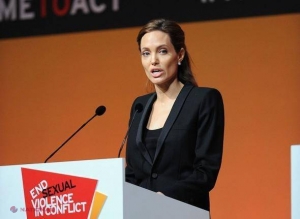 Reacția Angelinei Jolie după ce a fost ACUZATĂ că a făcut „jocuri psihologice crude” cu copiii nevoiași