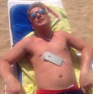 FOTO A adormit cu telefonul pe piept, la plajă. Ce a pățit după câteva ore