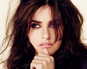 Penelope Cruz a născut într-o zi cu Kate Middleton