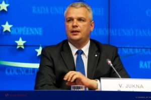 Un ministru al Agriculturii din UE, în vizită la un livădar din Florești