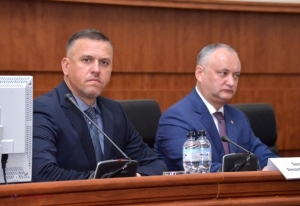 Vicepreședintele unui partid PARLAMENTAR și un deputat ar sta în spatele unei firme care asigură regiunea separatistă transnistreană cu carburanți. Combustibilul utilizat inclusiv de trupele GOTR este scutit de TVA și alte taxe vamale