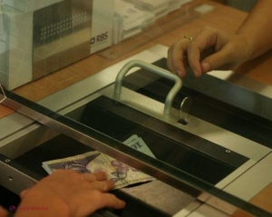 Ai rude peste hotare? Cum îți pot TRIMITE bani fără comisioane ABSURDE