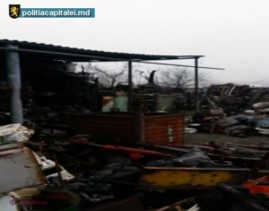 TONE de metale neferoase, DEPOZITATE ILEGAL în capitală. Poliţia le-a CONFISCAT