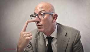 Semnul clar că o persoană minte care i se citește pe fața. Limbajul corpului pe care trebuie să-l știi