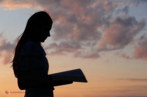 FOTO // TÂNĂRA de 17 ani care l-a RELAXAT pe preşedinte câte o jumătate de oră pe zi, timp de cinci luni