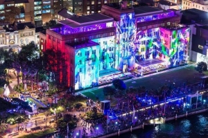 Festival IMPRESIONANT al LUMINILOR: Animații 3D proiectate pe clădiri