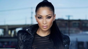 FOTO // Nicole Scherzinger, face yoga în bikini. Arată AMEŢITOR de bine