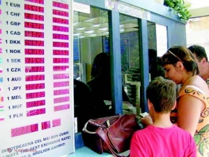 Moldovenii au cumpărat euro la greu în luna iulie
