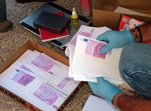 Atenție! Pe piața moldovenească au apărut bancnote de euro falsificate