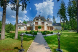 FOTO // Palatul din „Rubleovka” care se vinde cu O SUTĂ DE MILIOANE de dolari