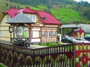 FOTO // Un sat ca un muzeu. Cum arată casele locuitorilor