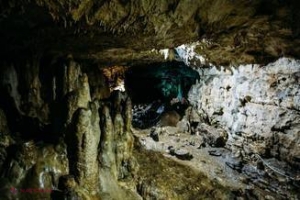 Un tânăr de 19 ani a fost încuiat din greşeală într-o peştera. Iată cum a supravieţuit…