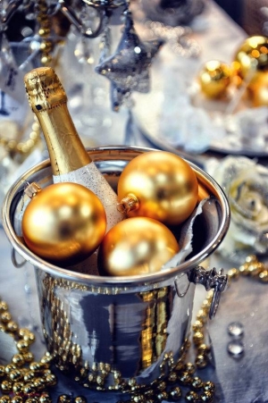 Câteva TRUCURI ca să nu-ţi fie rău de la prea multă mâncare şi alcool
