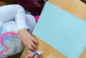 VIDEO // IMAGINI ŞOCANTE. Copii terorizaţi de o învăţătoare din București care s-a filmat când ţipă la ei 