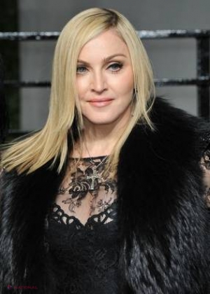 Madonna, pictorial nud la 18 ani. Imagini istorice cu artista, scoase la vânzare