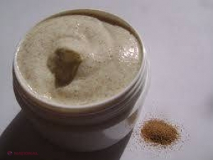 Cum se face cel mai eficient scrub antirid? Curăță bine pielea, elimină ridurile și petele întunecate