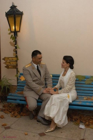 Foto // Ministrul care îi face în public declarații de dragoste soției sale. Câte trei pe zi!