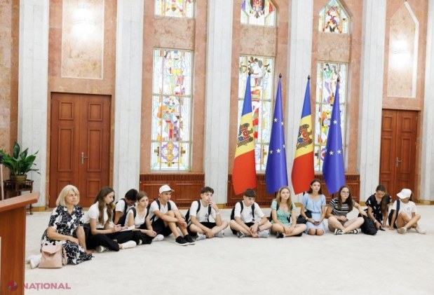 „Excursia Europeană” la Președinția Republicii Moldova. Mai multe grupuri de elevi au vizitat clădirea prezidențială