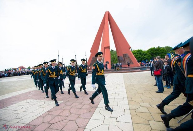 Reportaj FOTO // „Ziua Victoriei”, la Memorial: „Nu dorim ca cineva să treacă prin ce am trecut noi”