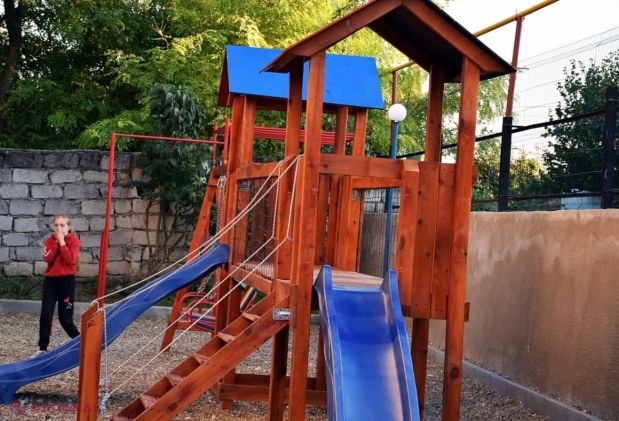 FOTO // O nouă curte de bloc din Orhei a fost RENOVATĂ de către echipa Partidului „ȘOR”: „Proiectele de infrastructură vor continua atât la Orhei, cât și în localitățile administrate de primari ai echipei noastre”