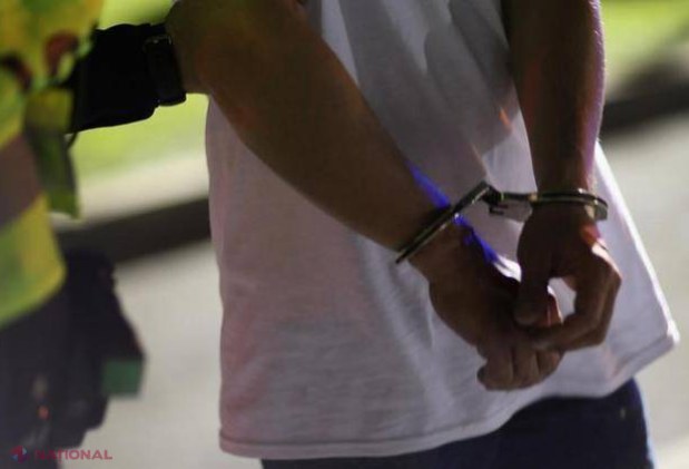 Supărat că au venit să-l percheziționeze, l-a înjunghiat pe polițist