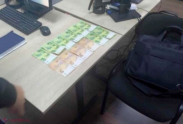 Un polițist a REFUZAT o mită de 1 000 de euro, pentru a soluționa favorabil dosarul unui traficant de droguri